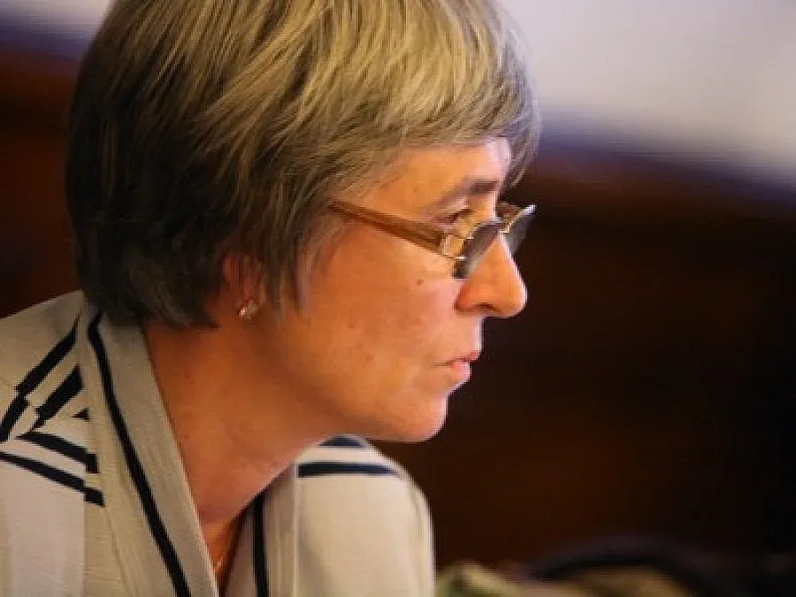 Марковска отложи клетвата си