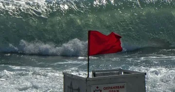 Двойна трагедия по морето! Мъж и жена намериха смъртта си