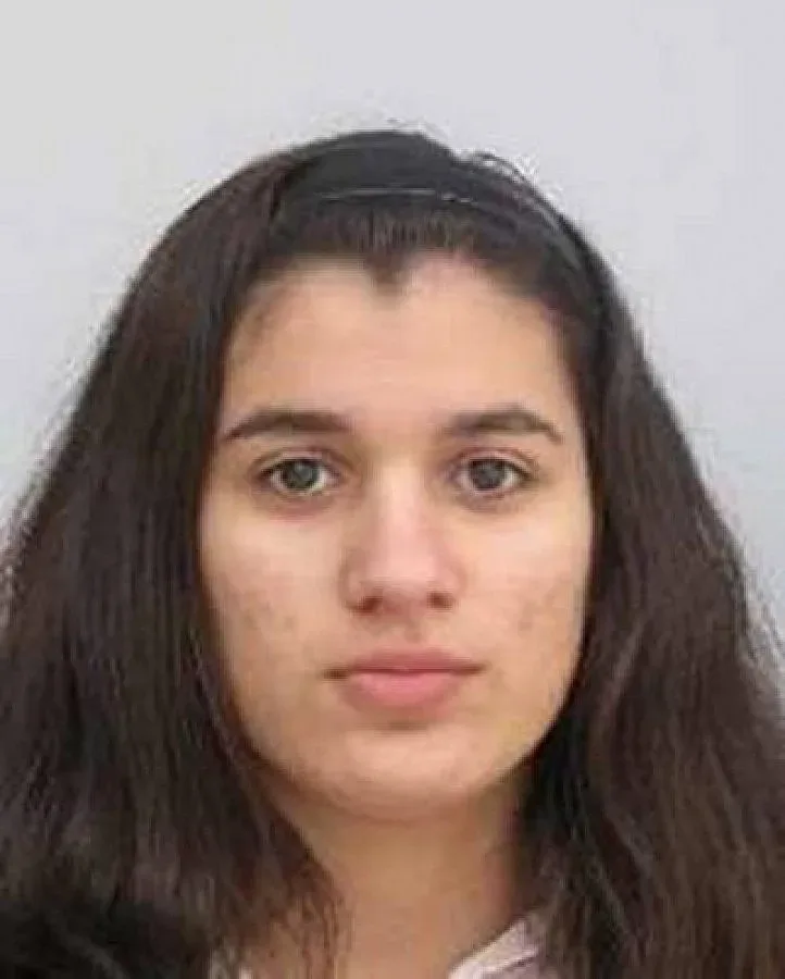 Влюбена тийнейджърка подлуди полицията