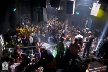 Цакат фенове на Галена в перниши бар