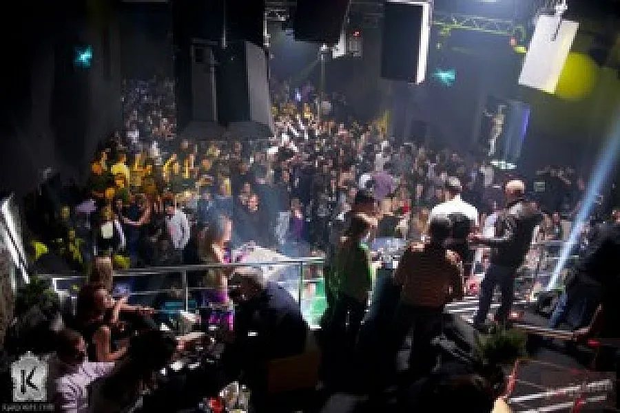 Цакат фенове на Галена в перниши бар