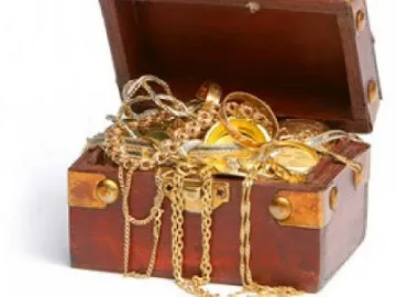 Властта се събира до ковчежето със злато