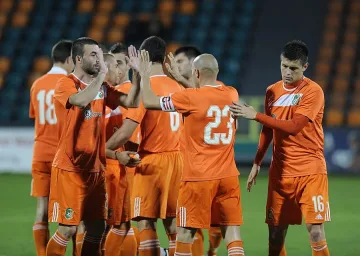 Полиция спасява голаджия на "Литекс"