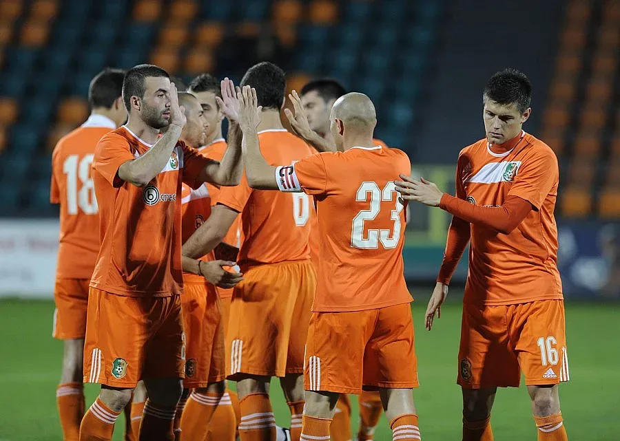 Полиция спасява голаджия на "Литекс"