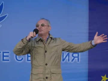 Доган се скри от чуждите