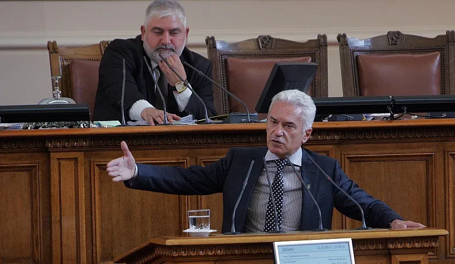 Волен: Борисов да спре разкола в църквата