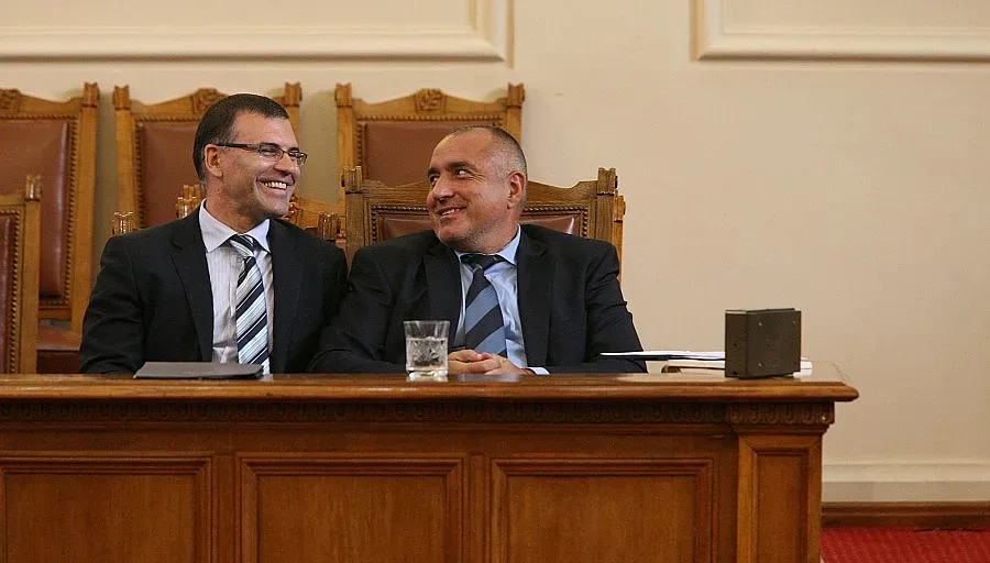 Дянков пак поряза чиновниците