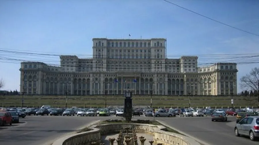 Трима румънски министри гърмят