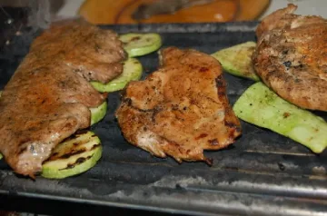 Село храни магистрала с мръвки