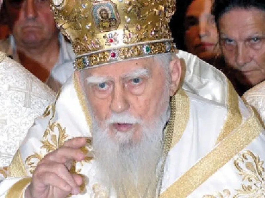 Погребват го до Троеручица 