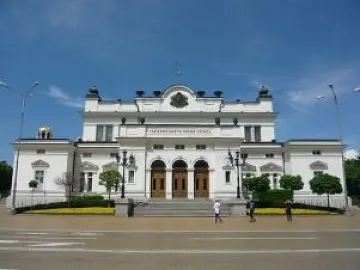Депутати се карат за нови коли   