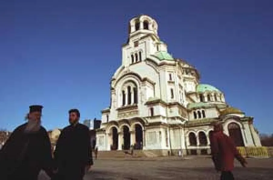 Полиция пази поклонението за Максим