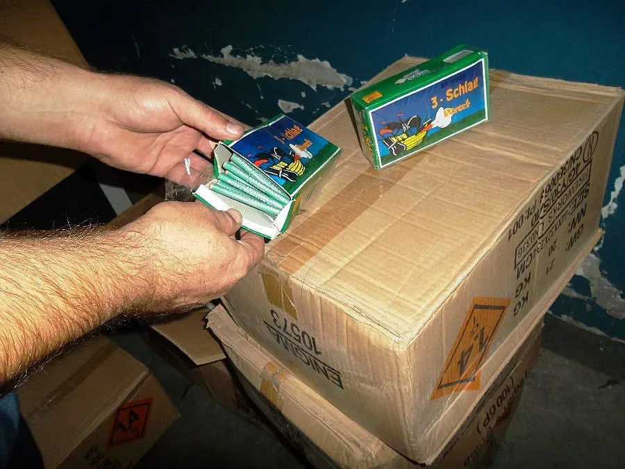 Румънец щурмува границата с пиратски бомбички