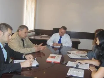 Молят губернатор за работа