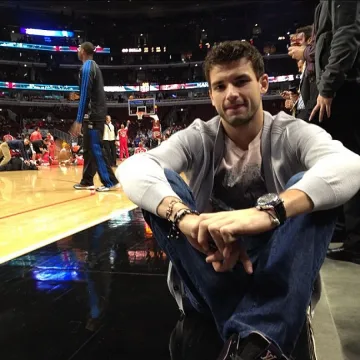 Гришо гледа с азиатка мач от НБА