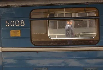 Хулигани спряха метрото за час