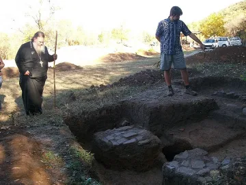 Погребали болярин със златна шапка