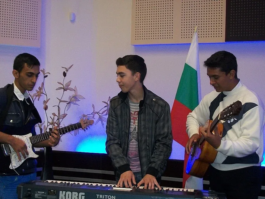 Ромите с химна ще спасяват гетото