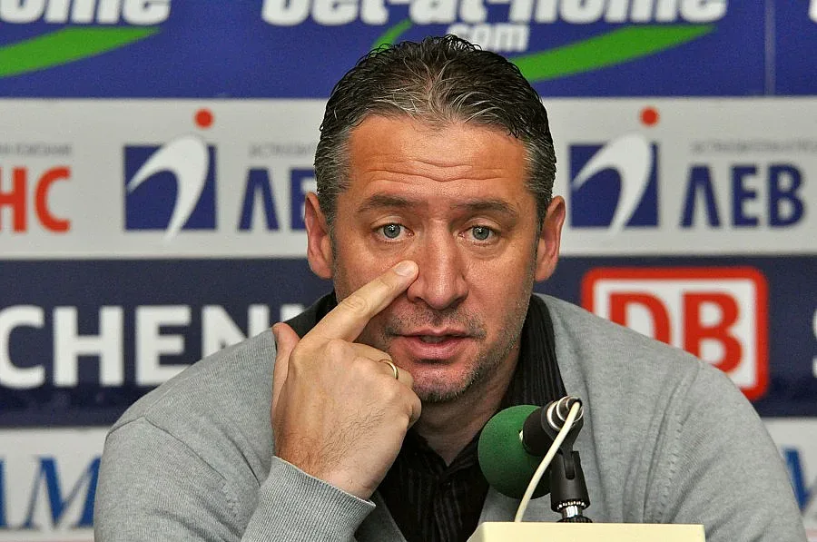 Кушев остава треньор на "Славия"