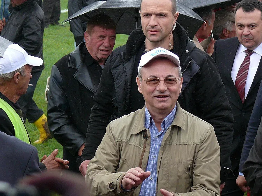 Атака и ВМРО скочиха на Доган