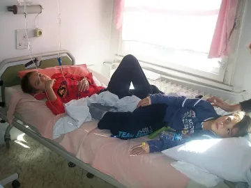 Изписаха натровените деца