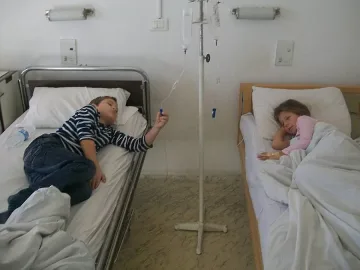 Стафилококи натръшкали децата 