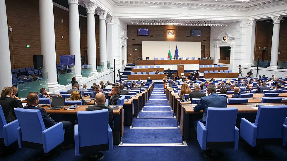 Горещо от парламента! Нова забрана в училищата