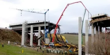 Мост се срути в Словакия