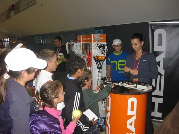 Хиляди атакуват Цвети за автограф