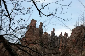 Флинстоун вдигна къща под Скалите     