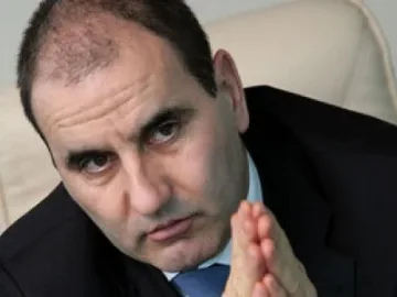 „Селският глупак” вкарал бойно куче в училище