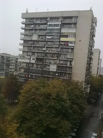 Поп гони злото от прокълнат блок