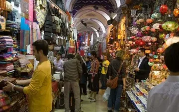 Всеки трети пазарува от любопитство