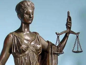 Съдят гард на Галеви за строшена кола на гадже
