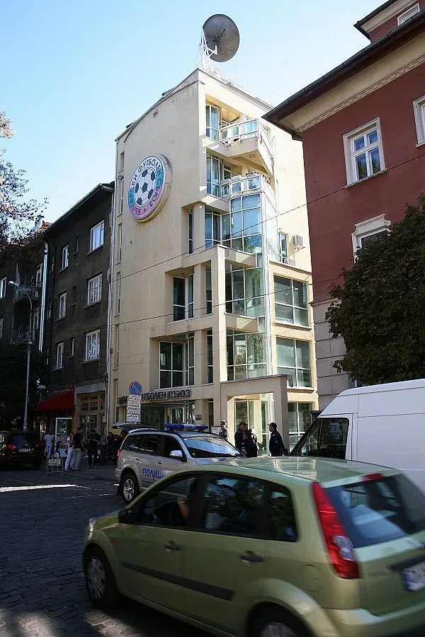 Плашат "Етър" с изваждане от "А" група