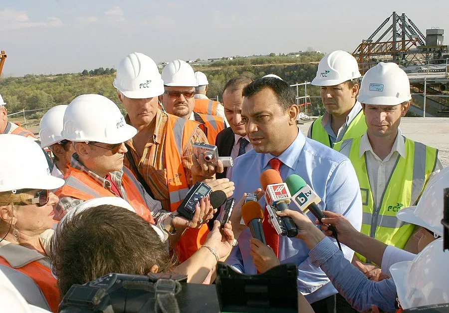 Чакат Дянков да реши плащанията на БДЖ