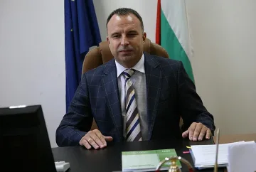 Санкционират доставчика на боба с червеи