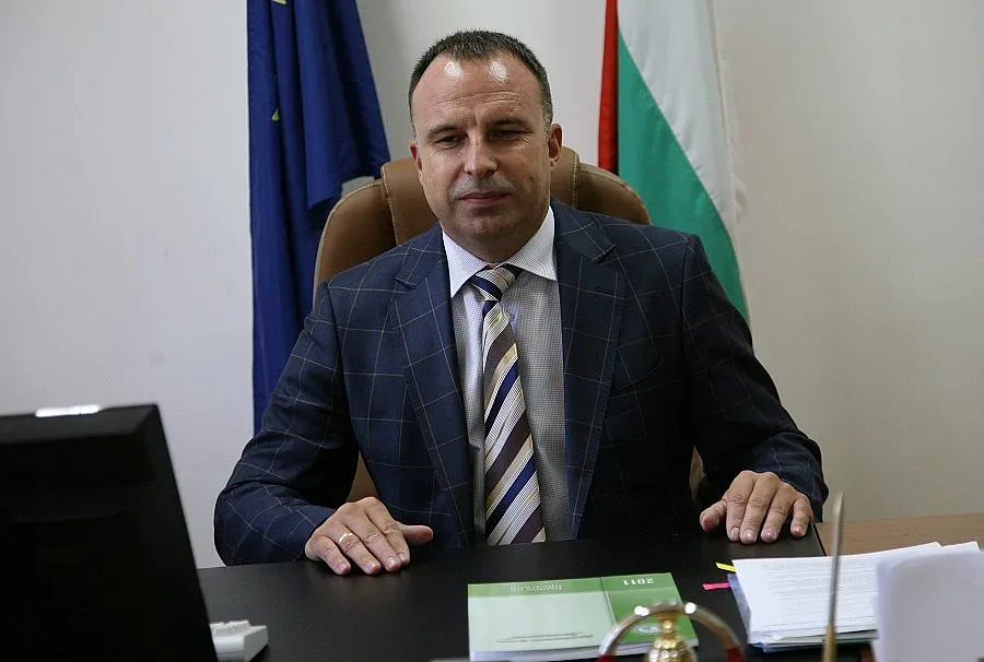 Санкционират доставчика на боба с червеи