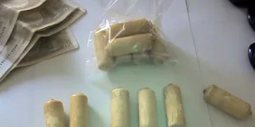 Муле със 76 капсули кокаин в стомаха умря на летище