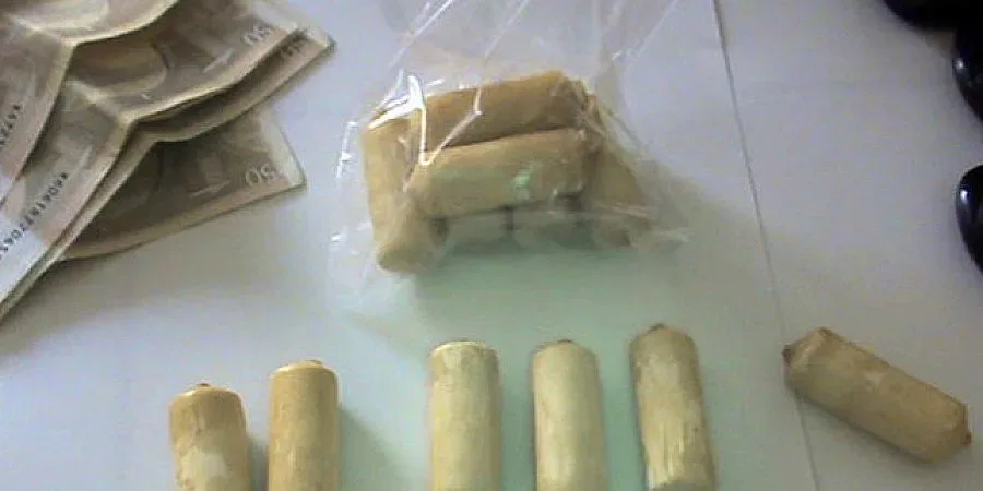 Муле със 76 капсули кокаин в стомаха умря на летище