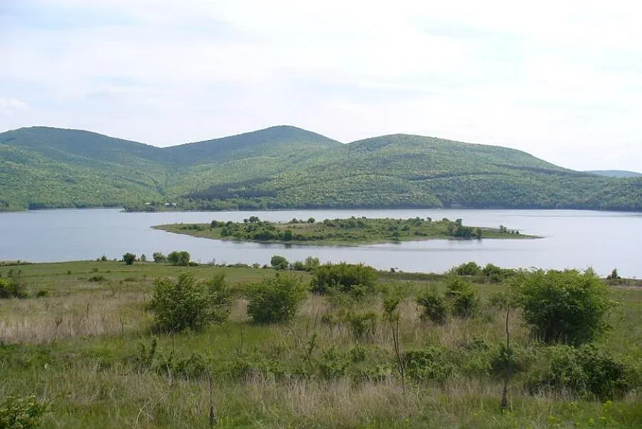 Наблюдават водоемите в Старозагоско