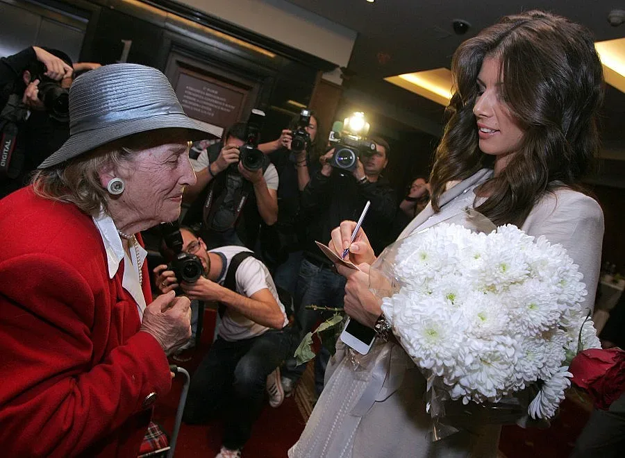 Баба погна Пиронкова