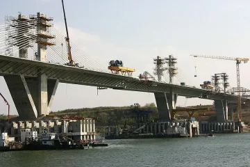 Чакаме 100 000 коли по Дунав мост 2