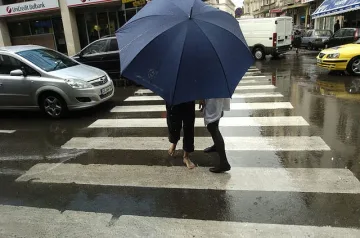 Проливни дъждове и вятър в страната (обновена)