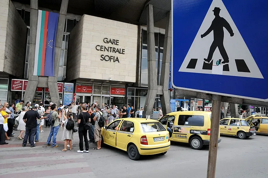 Шестима в битка за Централна гара София
