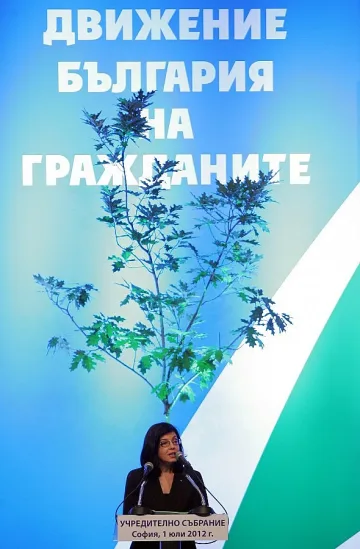 Кунева отива сама на изборите