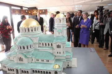 Бокова носи кукли от шума в ЮНЕСКО