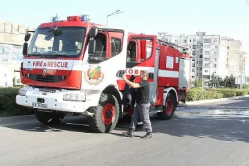 Джигит вися с кола над пропаст
