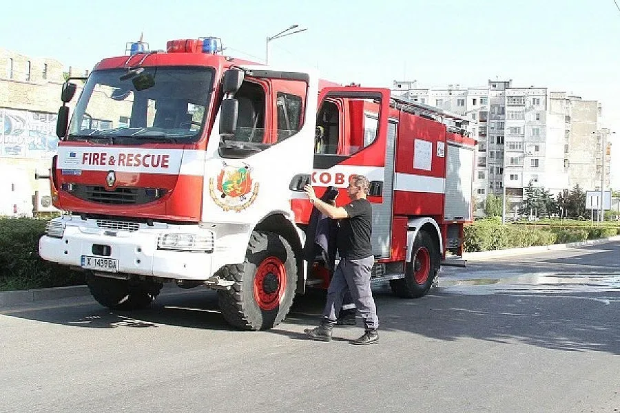 Джигит вися с кола над пропаст