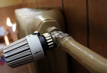 Четвърт от топлото чезне по тръбите 